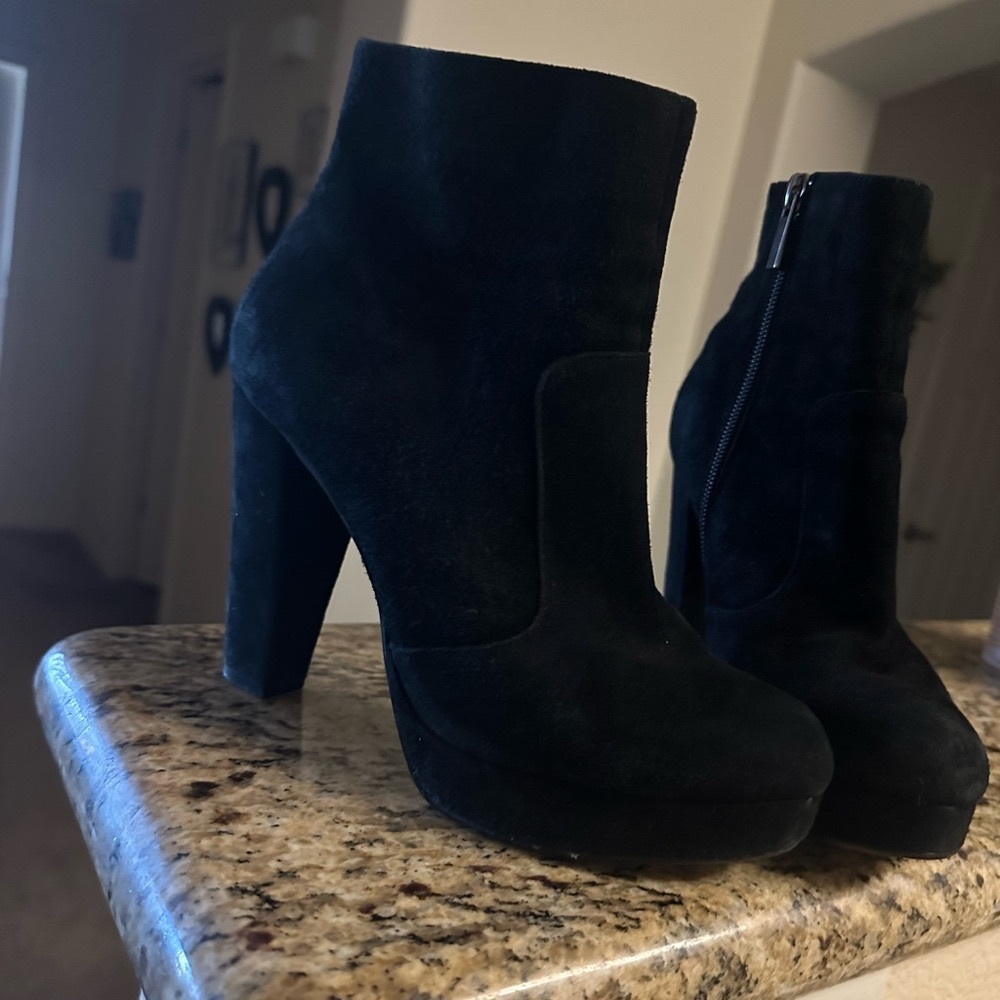 Black Steve Madden booties!